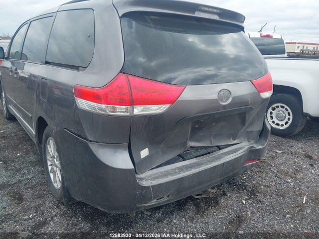 2011 Toyota Sienna მანქანა იყიდება აუქციონზე, vin: 5TDZK3DC3BS107177, აუქციონის ნომერი: 12583930