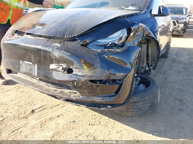 Tesla Model Y Long Range 2022 7SAYGAEE1NF550389 Image 10