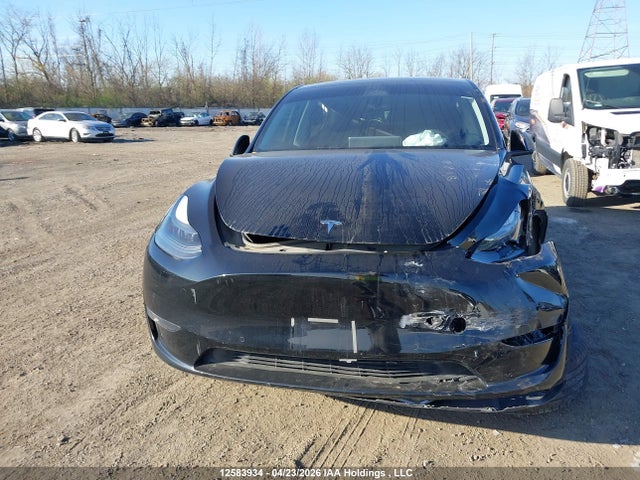 Tesla Model Y Long Range 2022 7SAYGAEE1NF550389 Image 11