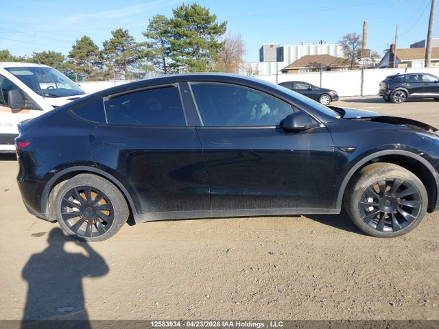 Tesla Model Y Long Range 2022 7SAYGAEE1NF550389 Image 12