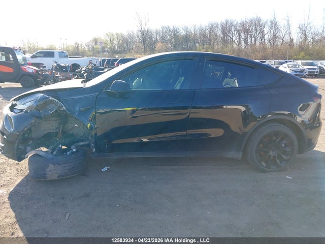 Tesla Model Y Long Range 2022 7SAYGAEE1NF550389 Image 13