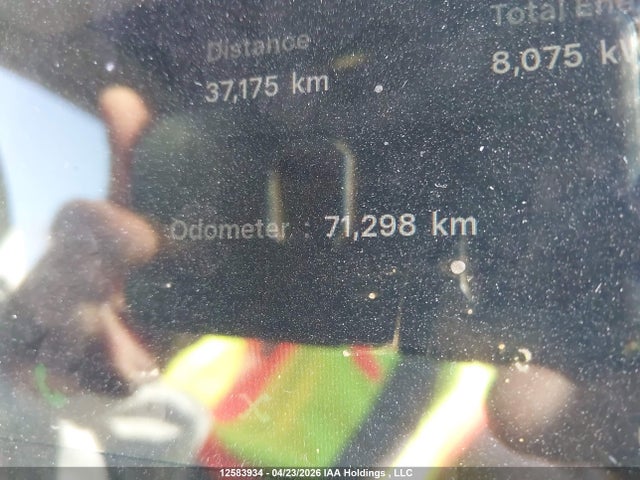 Tesla Model Y Long Range 2022 7SAYGAEE1NF550389 Image 14