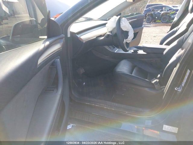 Tesla Model Y Long Range 2022 7SAYGAEE1NF550389 Image 17
