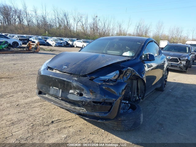 Tesla Model Y Long Range 2022 7SAYGAEE1NF550389 Image 2
