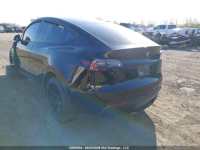 Tesla Model Y Long Range 2022 7SAYGAEE1NF550389 Image 3
