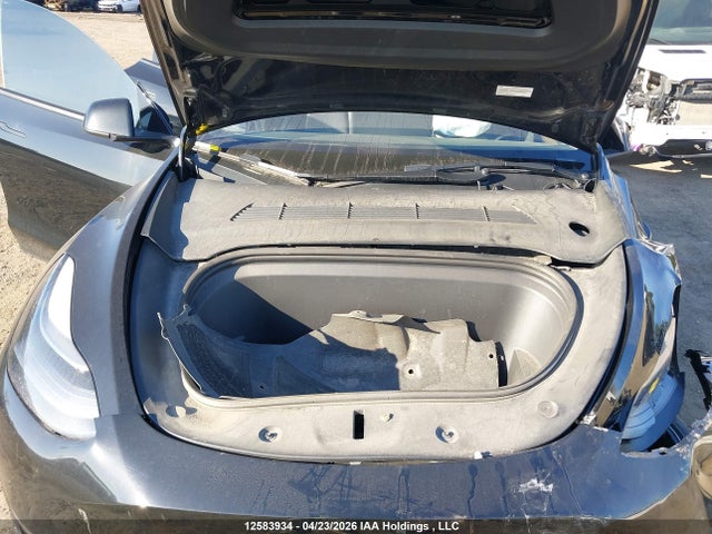 Tesla Model Y Long Range 2022 7SAYGAEE1NF550389 Image 9