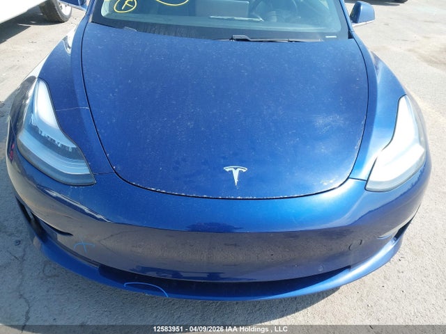 12583951 :رقم المزاد ، 5YJ3E1EB4JF127027 vin ، 2018 Tesla Model 3 مزاد بيع