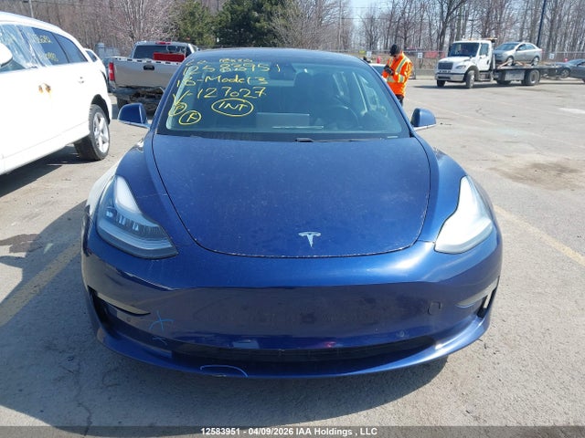 12583951 :رقم المزاد ، 5YJ3E1EB4JF127027 vin ، 2018 Tesla Model 3 مزاد بيع
