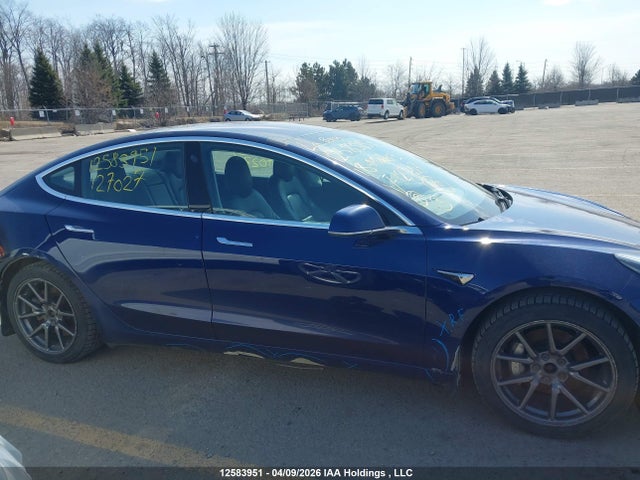 12583951 :رقم المزاد ، 5YJ3E1EB4JF127027 vin ، 2018 Tesla Model 3 مزاد بيع
