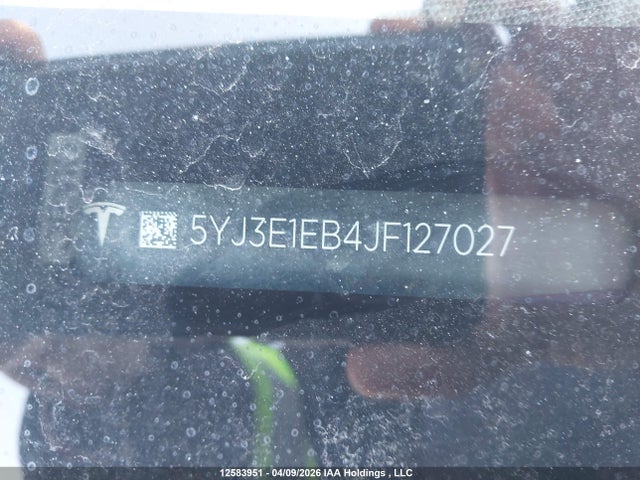 12583951 :رقم المزاد ، 5YJ3E1EB4JF127027 vin ، 2018 Tesla Model 3 مزاد بيع