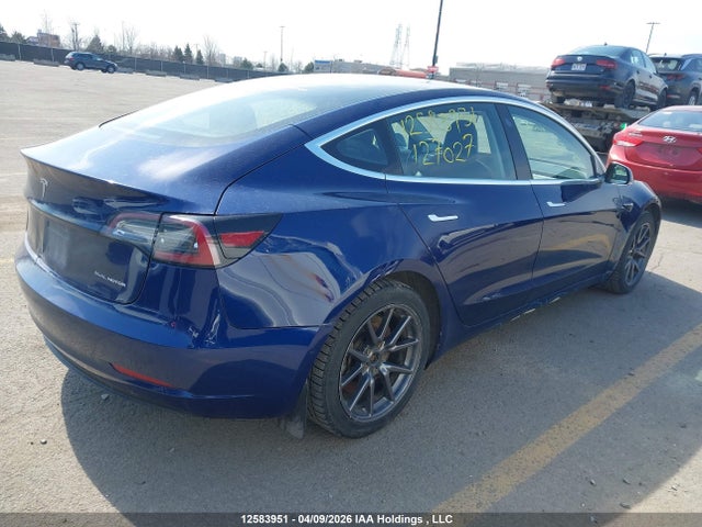 12583951 :رقم المزاد ، 5YJ3E1EB4JF127027 vin ، 2018 Tesla Model 3 مزاد بيع