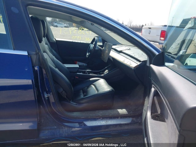 12583951 :رقم المزاد ، 5YJ3E1EB4JF127027 vin ، 2018 Tesla Model 3 مزاد بيع