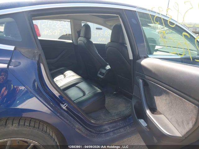 12583951 :رقم المزاد ، 5YJ3E1EB4JF127027 vin ، 2018 Tesla Model 3 مزاد بيع