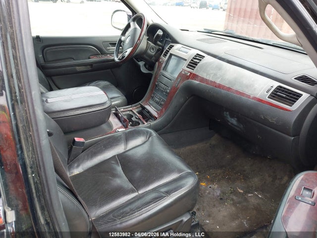 Продажа на аукционе авто 2008 Cadillac Escalade Luxury, vin: 1GYFK63878R194908, номер лота: 12583982
