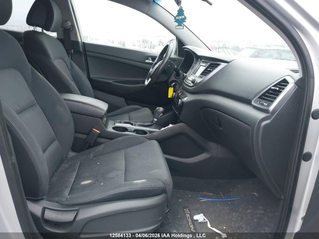 2016 Hyundai Tucson Limited/sport And Eco/se მანქანა იყიდება აუქციონზე, vin: KM8J3CA47GU055641, აუქციონის ნომერი: 12584133