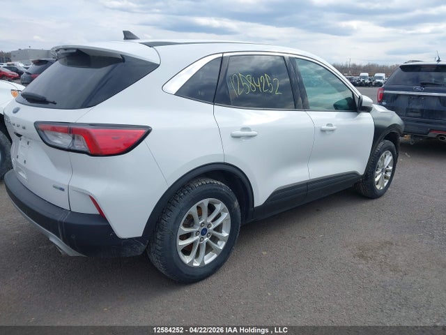 1FMCU9G63LUB34123 Ford ESCAPE SE