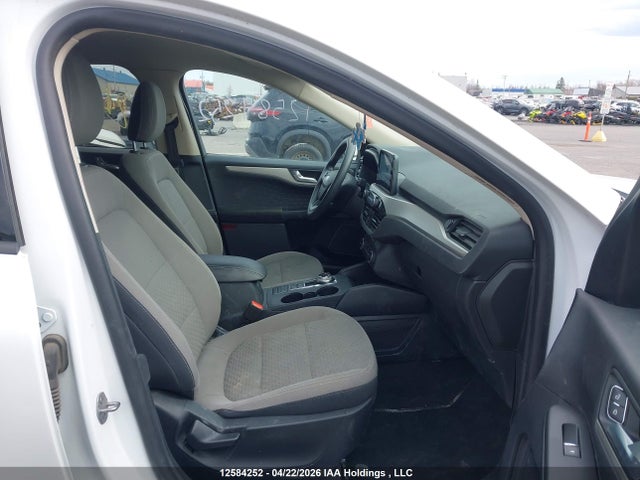 1FMCU9G63LUB34123 Ford ESCAPE SE