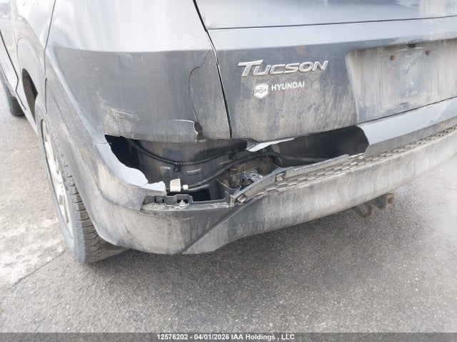 KM8J33A4XGU182609 Hyundai Tucson Premium