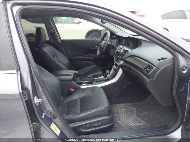 12584322 :رقم المزاد ، 1HGCR2F92FA810867 vin ، 2015 Honda Accord Touring مزاد بيع