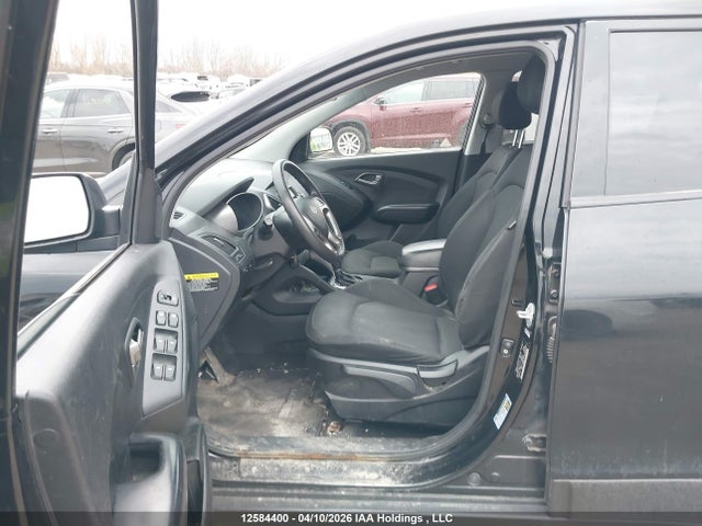 KM8JT3AF9FU068147 Hyundai TUCSON GLS