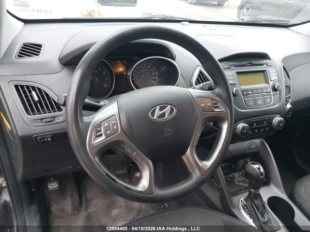 KM8JT3AF9FU068147 Hyundai TUCSON GLS