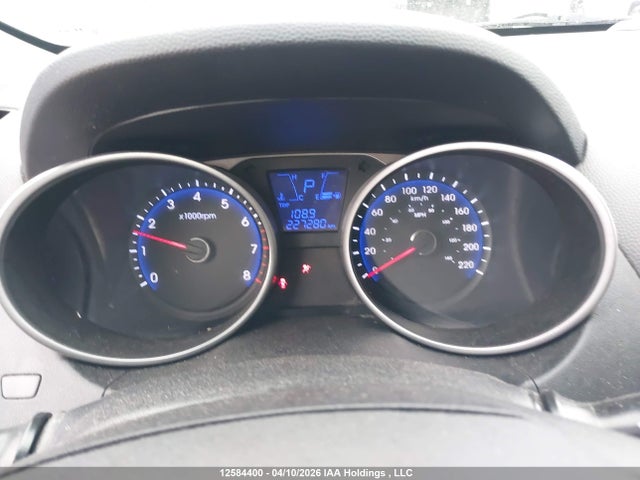 KM8JT3AF9FU068147 Hyundai TUCSON GLS