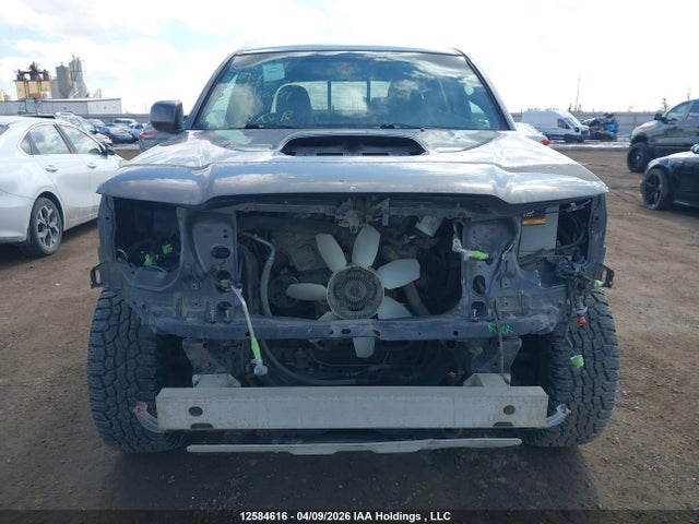 Продажа на аукционе авто 2011 Toyota Tacoma V6, vin: 5TFLU4EN1BX010737, номер лота: 12584616