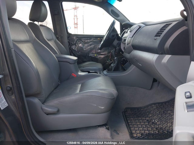 Продажа на аукционе авто 2011 Toyota Tacoma V6, vin: 5TFLU4EN1BX010737, номер лота: 12584616