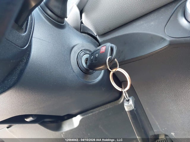 VNKKTUD30JA094234 Toyota YARIS LE