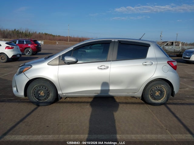 VNKKTUD30JA094234 Toyota YARIS LE