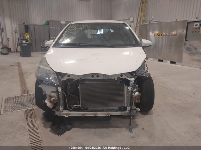 2017 Toyota Yaris Le მანქანა იყიდება აუქციონზე, vin: VNKKTUD31HA075069, აუქციონის ნომერი: 12584954