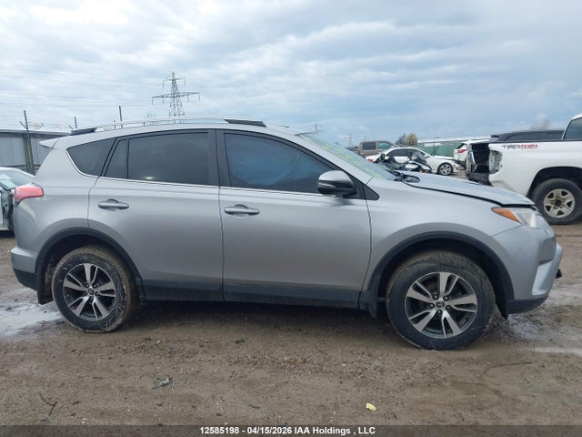 12585198 :رقم المزاد ، 2T3ZFREV0JW460254 vin ، 2018 Toyota Rav4 مزاد بيع