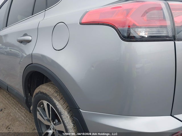 12585198 :رقم المزاد ، 2T3ZFREV0JW460254 vin ، 2018 Toyota Rav4 مزاد بيع