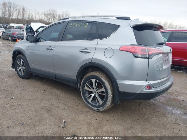 12585198 :رقم المزاد ، 2T3ZFREV0JW460254 vin ، 2018 Toyota Rav4 مزاد بيع
