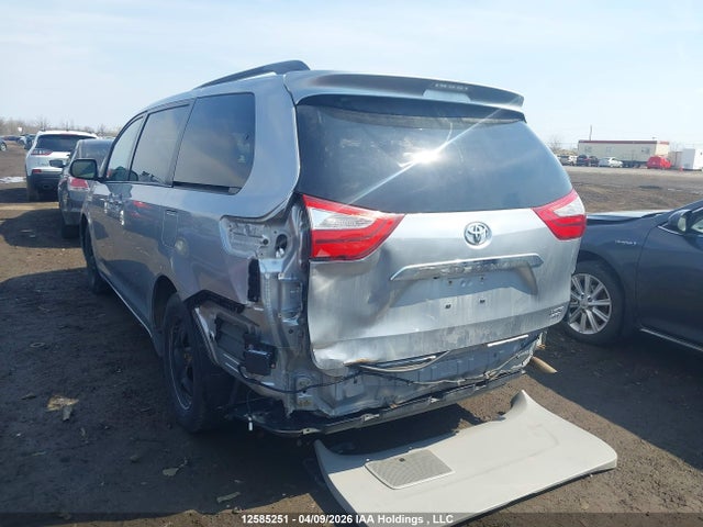 12585251 :رقم المزاد ، 5TDDK3DC0GS146343 vin ، 2016 Toyota Sienna Xle/limited مزاد بيع