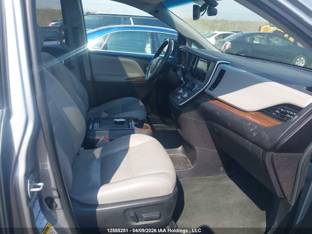 12585251 :رقم المزاد ، 5TDDK3DC0GS146343 vin ، 2016 Toyota Sienna Xle/limited مزاد بيع