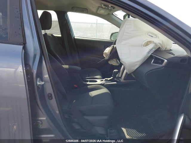 12585385 :رقم المزاد ، 7MUCAABG8PV048188 vin ، 2023 Toyota Corolla Cross Le مزاد بيع