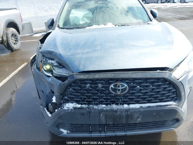 12585385 :رقم المزاد ، 7MUCAABG8PV048188 vin ، 2023 Toyota Corolla Cross Le مزاد بيع