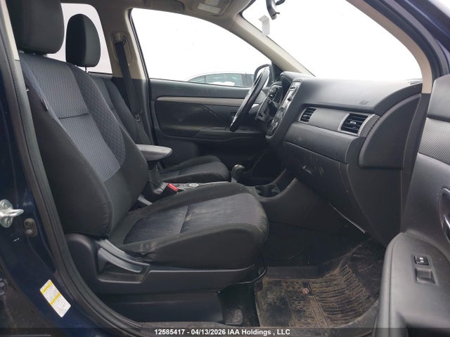 JA4JZ3AX2EZ602659 Mitsubishi Outlander Se