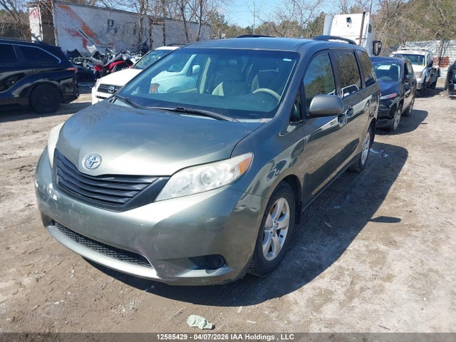 12585429 :رقم المزاد ، 5TDZK3DC4DS391972 vin ، 2013 Toyota Sienna مزاد بيع