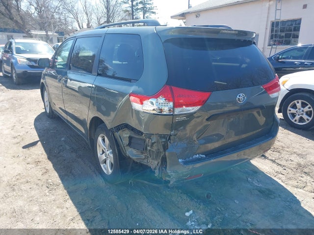 12585429 :رقم المزاد ، 5TDZK3DC4DS391972 vin ، 2013 Toyota Sienna مزاد بيع