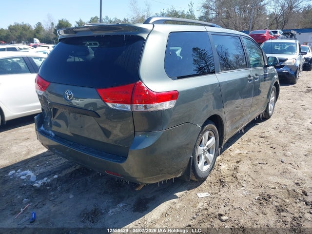 12585429 :رقم المزاد ، 5TDZK3DC4DS391972 vin ، 2013 Toyota Sienna مزاد بيع