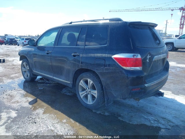 2013 Toyota Highlander Plus/se მანქანა იყიდება აუქციონზე, vin: 5TDBK3EH8DS274732, აუქციონის ნომერი: 12585500