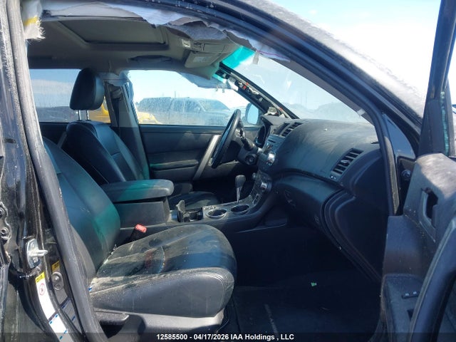 2013 Toyota Highlander Plus/se მანქანა იყიდება აუქციონზე, vin: 5TDBK3EH8DS274732, აუქციონის ნომერი: 12585500