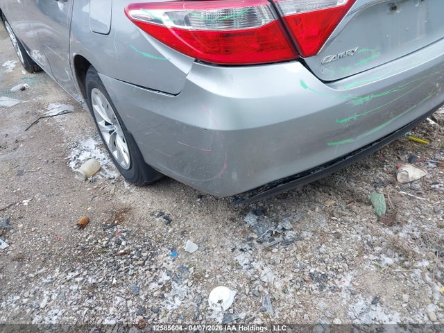 12585604 :رقم المزاد ، 4T1BF1FK3HU790514 vin ، 2017 Toyota Camry Le مزاد بيع