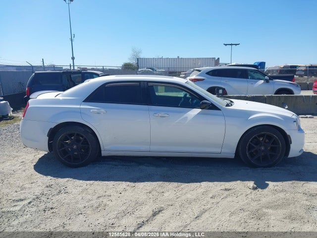 2016 Chrysler 300 S მანქანა იყიდება აუქციონზე, vin: 2C3CCABG3GH164101, აუქციონის ნომერი: 12585628