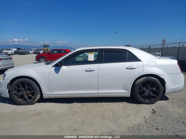 2016 Chrysler 300 S მანქანა იყიდება აუქციონზე, vin: 2C3CCABG3GH164101, აუქციონის ნომერი: 12585628