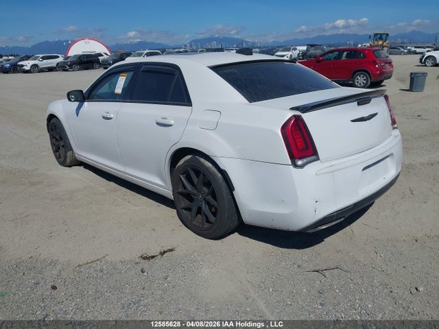 2016 Chrysler 300 S მანქანა იყიდება აუქციონზე, vin: 2C3CCABG3GH164101, აუქციონის ნომერი: 12585628