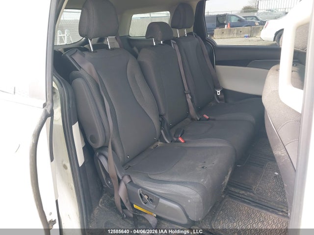 KNDNB5H37P6241458 KIA Carnival Lx
