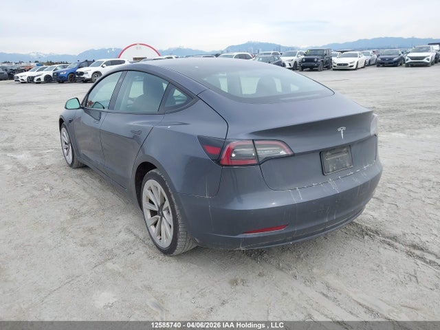 12585740 :رقم المزاد ، 5YJ3E1EA1NF352177 vin ، 2022 Tesla Model 3 مزاد بيع